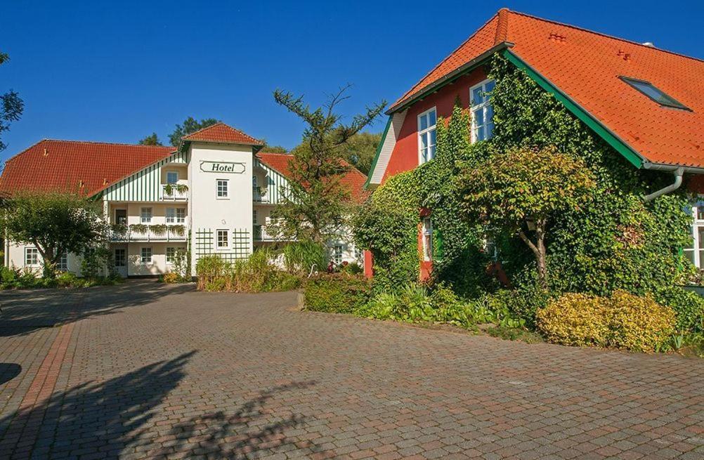 Landgasthof & Hotel Jagdhof Штральзунд Экстерьер фото