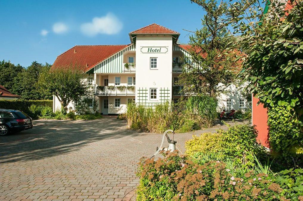 Landgasthof & Hotel Jagdhof Штральзунд Экстерьер фото